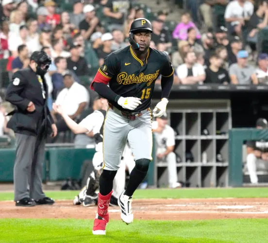 Jones, Cruz power the Pirates to a 2-0 win